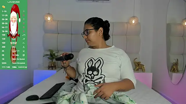 DanielleEvans  online show from 11/26/25, 11:22