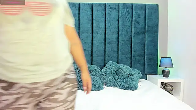 DanielleEvans  online show from 12/04/25, 11:19