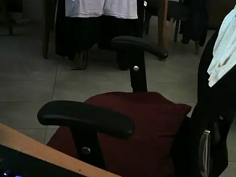 Snapshot of charly2994 chatting on 03/16/26, 01:44 charly2994 online show from 03/16/26, 01:44