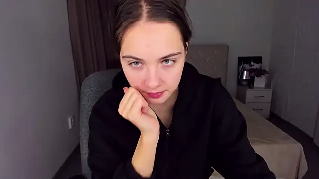 KristinaLoison online show from 12/18/24, 04:06