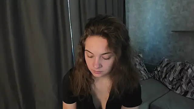 Snapshot of KristinaLoison chatting on 05/18/26, 12:11 KristinaLoison online show from 05/18/26, 12:11