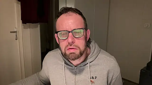 Snapshot of FABIOGLASSES chatting on 12/22/24, 07:42 FABIOGLASSES online show from 12/22/24, 07:42