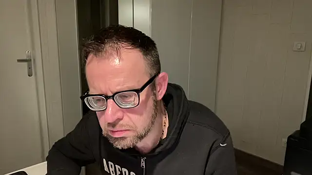 Snapshot of FABIOGLASSES chatting on 02/09/25, 12:17 FABIOGLASSES online show from 02/09/25, 12:17