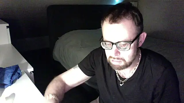 Snapshot of FABIOGLASSES chatting on 02/13/25, 02:23 FABIOGLASSES online show from 02/13/25, 02:23