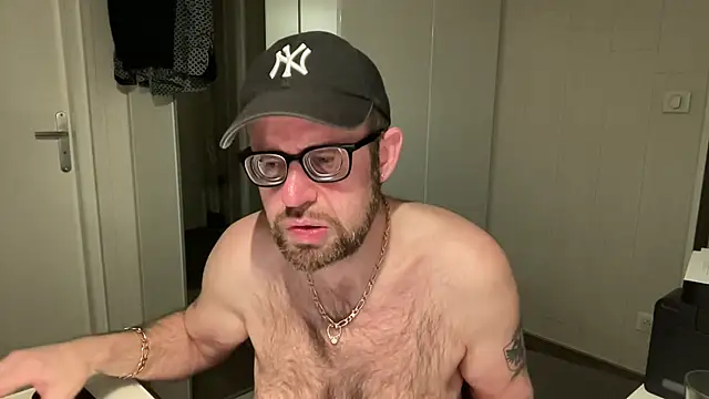 Snapshot of FABIOGLASSES chatting on 03/13/25, 11:16 FABIOGLASSES online show from 03/13/25, 11:16