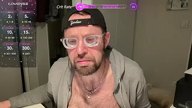 Snapshot of FABIOGLASSES chatting on 03/15/25, 10:44 FABIOGLASSES online show from 03/15/25, 10:44