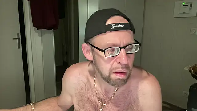 Snapshot of FABIOGLASSES chatting on 09/12/25, 12:55 FABIOGLASSES online show from 09/12/25, 12:55