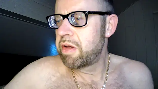 Snapshot of FABIOGLASSES chatting on 10/03/25, 11:13 FABIOGLASSES online show from 10/03/25, 11:13