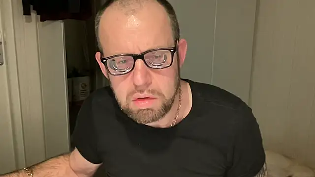 Snapshot of FABIOGLASSES chatting on 11/13/25, 10:08 FABIOGLASSES online show from 11/13/25, 10:08