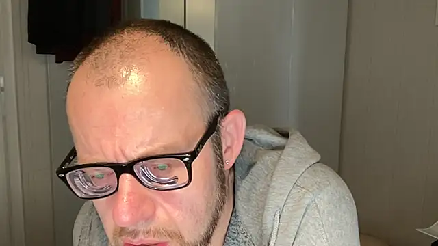 Snapshot of FABIOGLASSES chatting on 11/16/25, 01:39 FABIOGLASSES online show from 11/16/25, 01:39