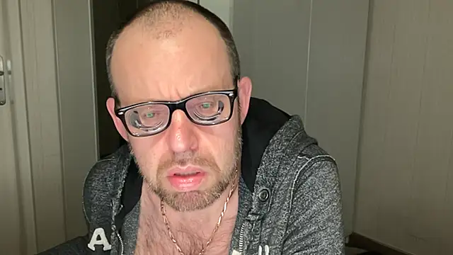 Snapshot of FABIOGLASSES chatting on 11/23/25, 12:32 FABIOGLASSES online show from 11/23/25, 12:32