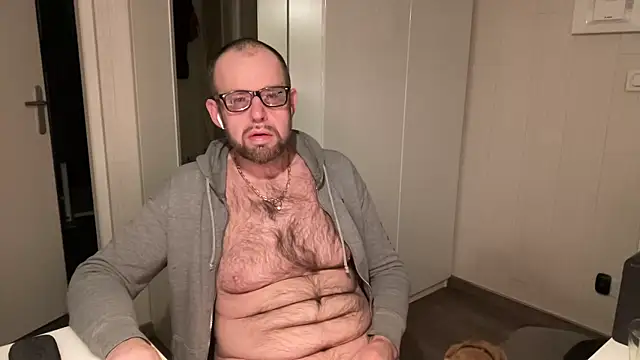 Snapshot of FABIOGLASSES chatting on 11/24/25, 11:48 FABIOGLASSES online show from 11/24/25, 11:48