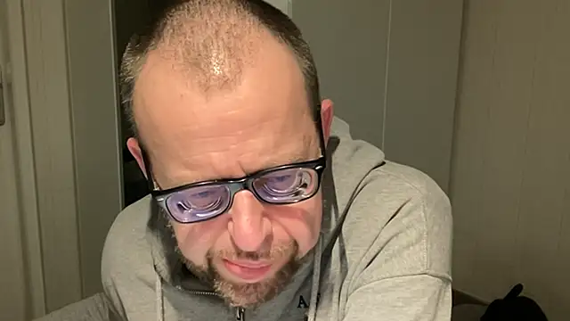 Snapshot of FABIOGLASSES chatting on 11/27/25, 10:45 FABIOGLASSES online show from 11/27/25, 10:45