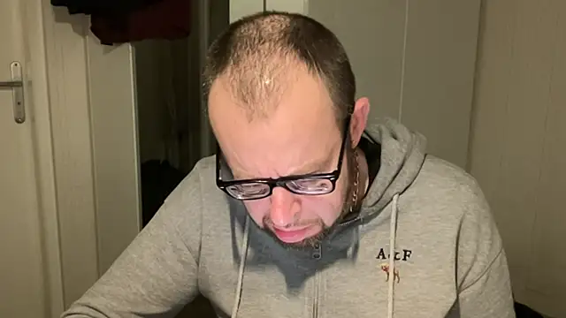 Snapshot of FABIOGLASSES chatting on 11/30/25, 10:58 FABIOGLASSES online show from 11/30/25, 10:58