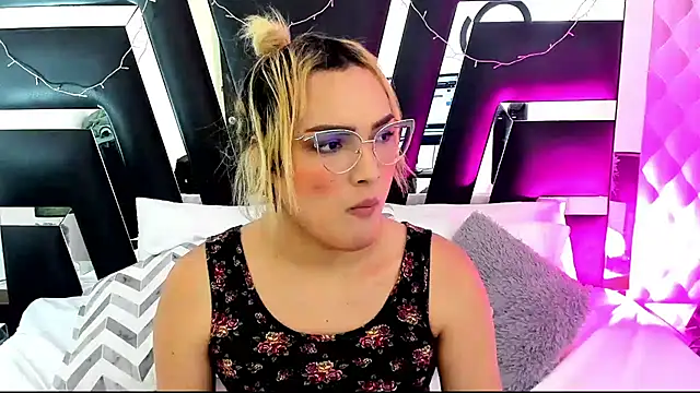 Snapshot of katya_kozlov chatting on 02/15/25, 02:15 katya kozlov online show from 02/15/25, 02:15