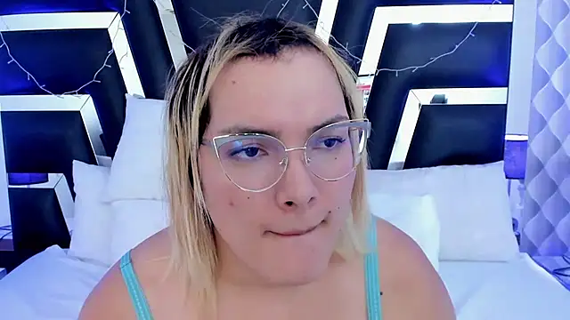 Snapshot of katya_kozlov chatting on 03/06/25, 06:41 katya kozlov online show from 03/06/25, 06:41