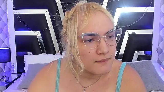 Snapshot of katya_kozlov chatting on 10/09/25, 05:16 katya kozlov online show from 10/09/25, 05:16