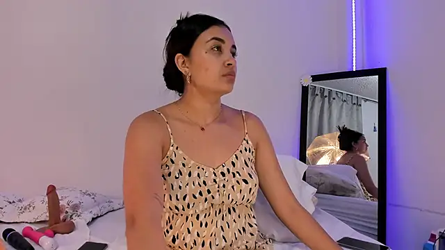 aisha es online show from 01/15/25, 01:56