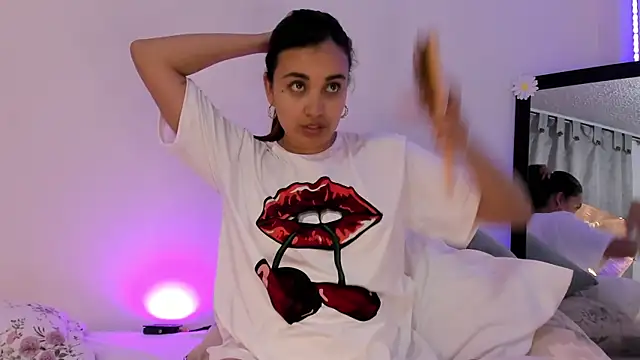 aisha es online show from 01/21/25, 02:00