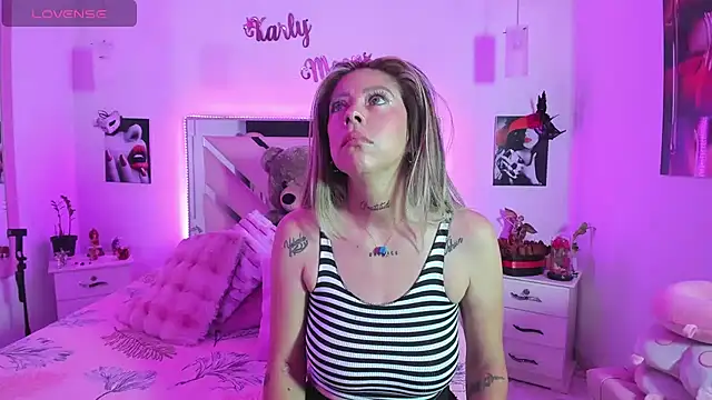 Snapshot of Karly_moon chatting on 09/15/25, 11:38 Karly moon online show from 09/15/25, 11:38