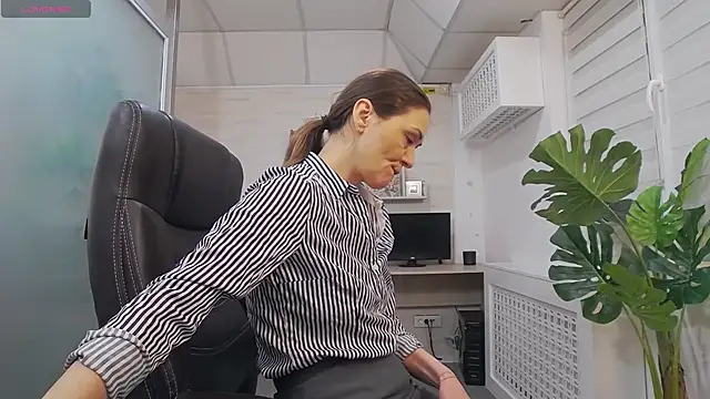 EllaMilf  online show from 03/03/25, 12:37