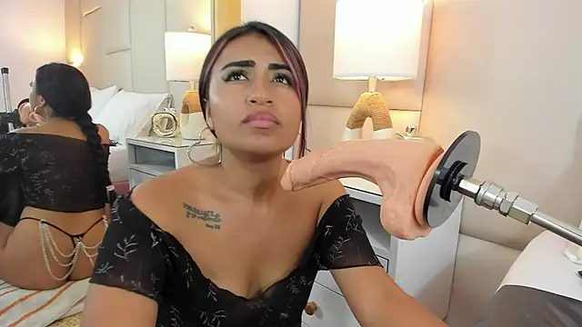 AntoniaRoss  online show from 02/25/25, 08:30