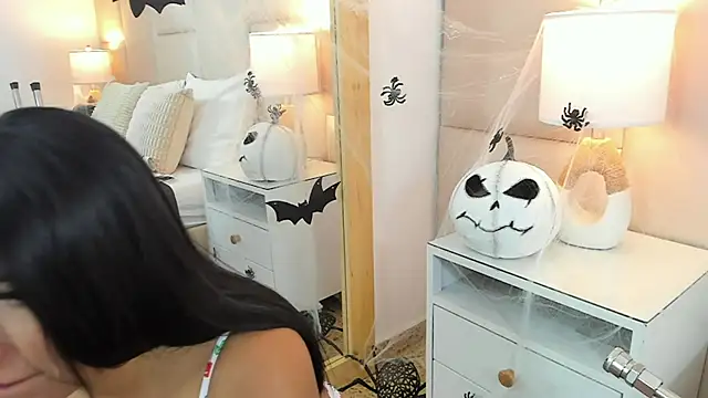 AntoniaRoss  online show from 10/28/25, 12:19