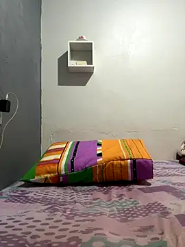 Snapshot of laisviana21 chatting on 10/17/25, 06:54 laisviana21 online show from 10/17/25, 06:54