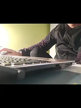 feathersify online show from 12/18/25, 11:38