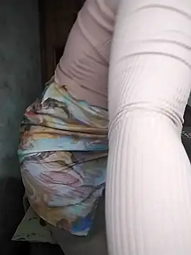 ImyoursLilu32 online show from 10/16/25, 04:08