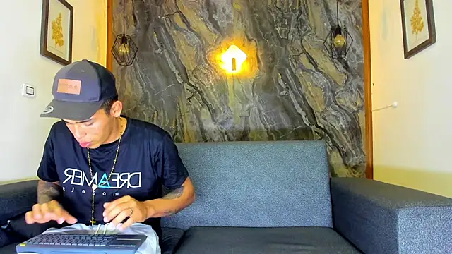 yeckodream online show from 02/21/25, 03:45