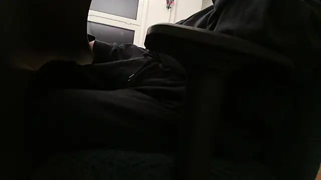 Snapshot of chubbysmallcock@xh chatting on 11/22/25, 05:56 chubbysmallcockxh online show from 11/22/25, 05:56