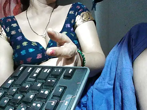 Snapshot of RukminiNew chatting on 07/13/26, 06:44 RukminiNew online show from 07/13/26, 06:44