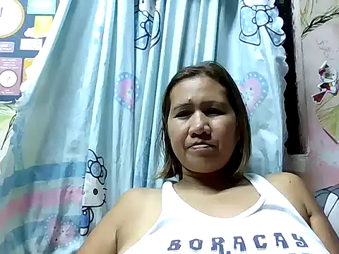 Snapshot of sweet_smile4u chatting on 10/24/25, 09:28 sweet smile4u online show from 10/24/25, 09:28