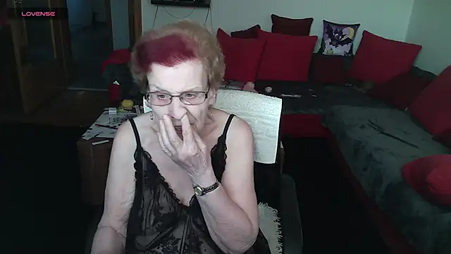 HeisseomaOriginal online show from 02/03/25, 08:13