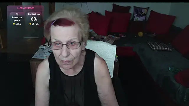 HeisseomaOriginal online show from 10/12/25, 07:18