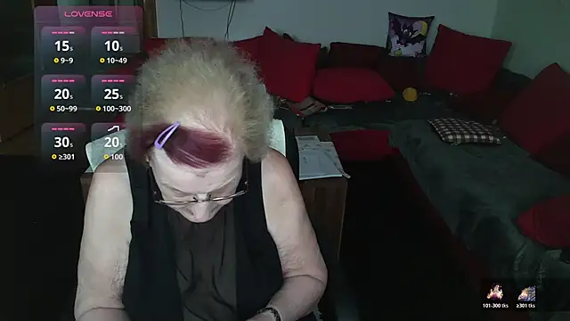 HeisseomaOriginal online show from 11/16/25, 08:20