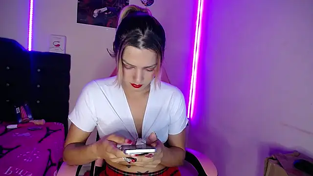 yuliana 19 online show from 10/18/25, 02:40