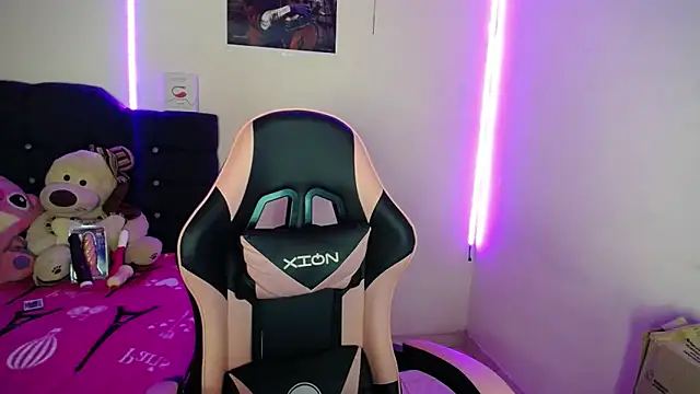 yuliana 19 online show from 10/22/25, 10:48