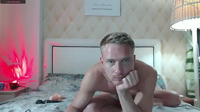 Snapshot of redheadxxl chatting on 10/23/25, 10:25 redheadxxl online show from 10/23/25, 10:25