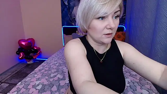 BlondPearl online show from 10/27/25, 09:41