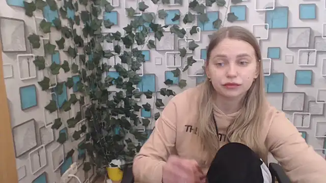 Snapshot of klerkarina chatting on 03/19/25, 06:03 klerkarina online show from 03/19/25, 06:03