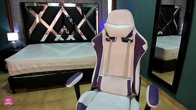 Linda4Petite online show from 03/21/25, 06:18