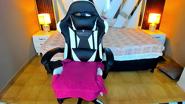 Linda4Petite online show from 10/17/25, 05:59