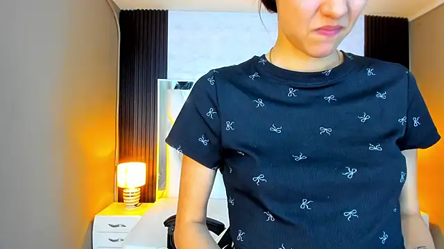 Linda4Petite online show from 10/18/25, 06:19