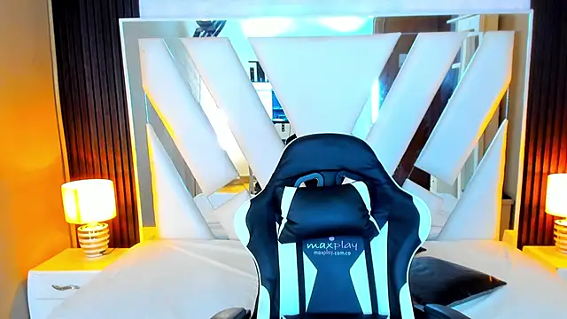 Linda4Petite online show from 10/24/25, 06:15