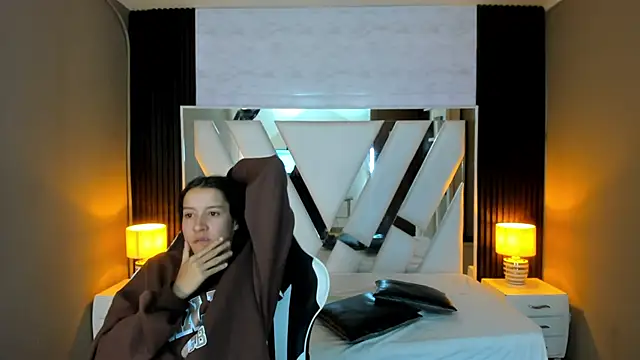 Linda4Petite online show from 10/26/25, 01:06