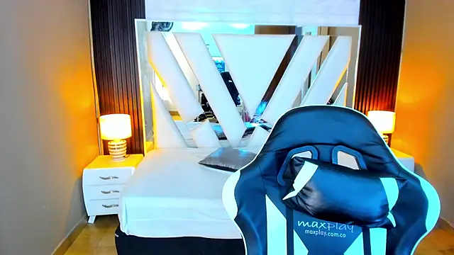 Linda4Petite online show from 11/05/25, 06:08