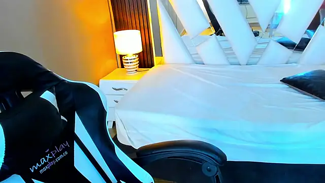 Linda4Petite online show from 11/19/25, 06:08