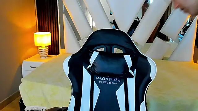 Linda4Petite online show from 11/30/25, 01:26